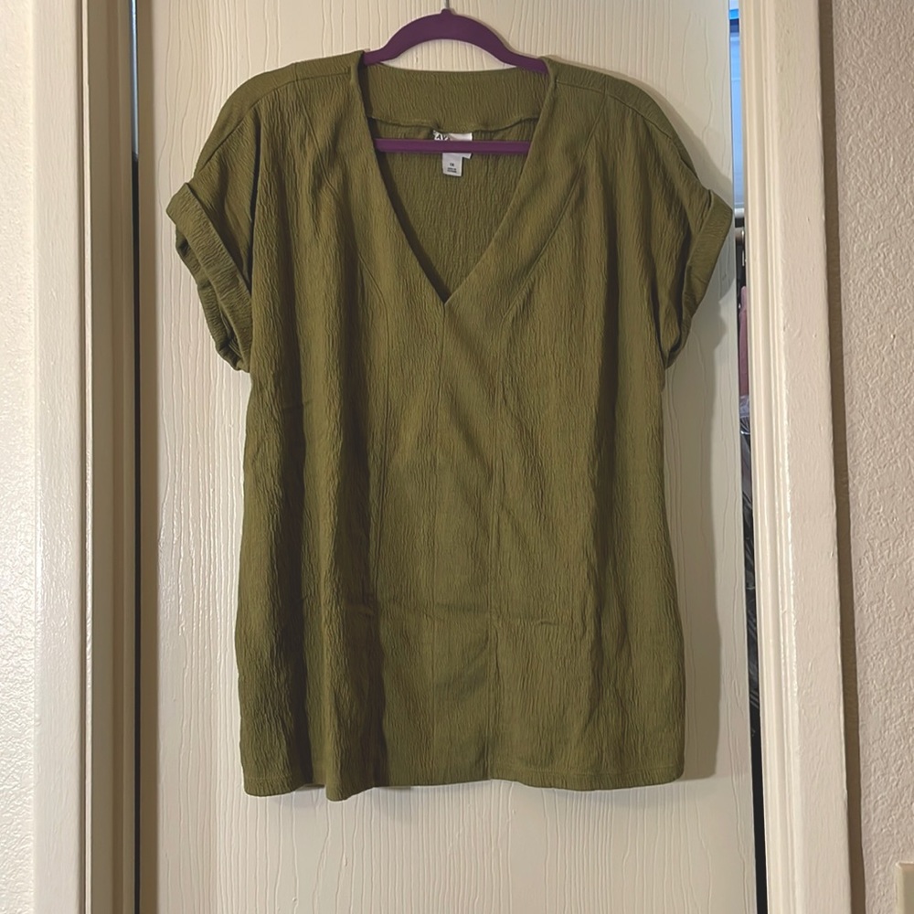 SOLD Ava & Viv Womens Short Cuff Sleeve V-neck T-shirt 1X